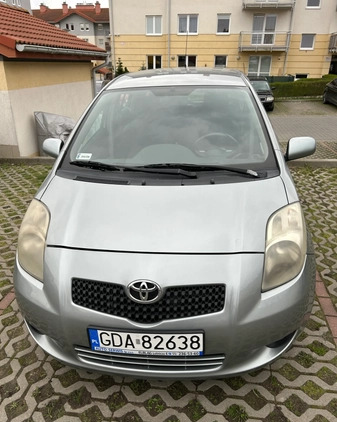 Toyota Yaris cena 17900 przebieg: 241364, rok produkcji 2006 z Gdańsk małe 121